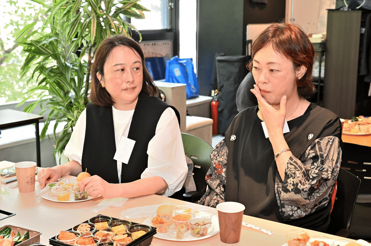 年齢・国籍を問わず交流する参加者